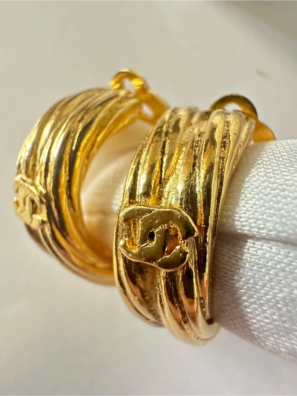 Vintage CHANEL 93P Gold Plated Ribbed CC Hoop Clip-On Earrings w/ Box